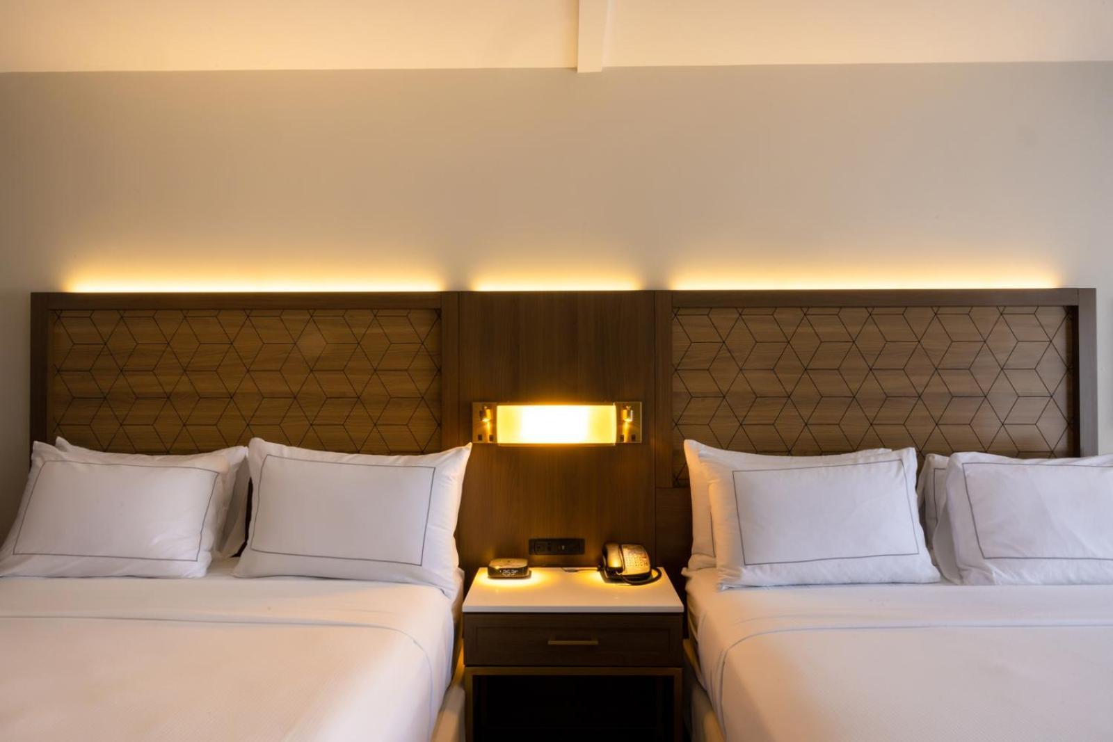 Doubletree By Hilton Tinton Falls-Итънтаун Екстериор снимка