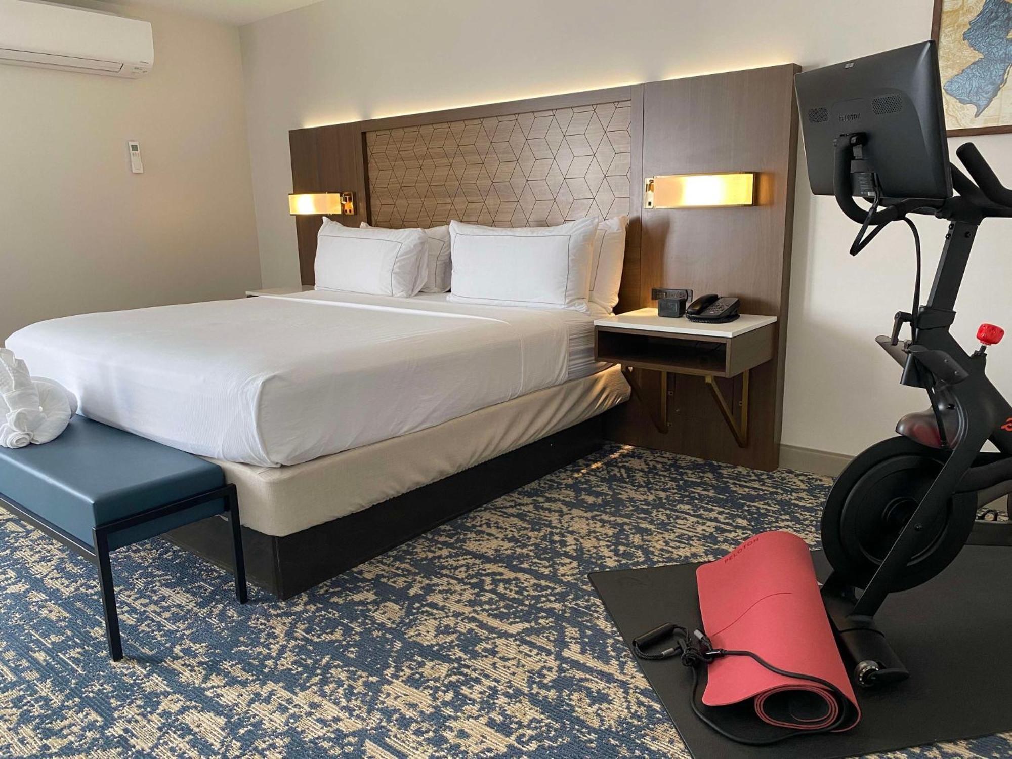 Doubletree By Hilton Tinton Falls-Итънтаун Екстериор снимка