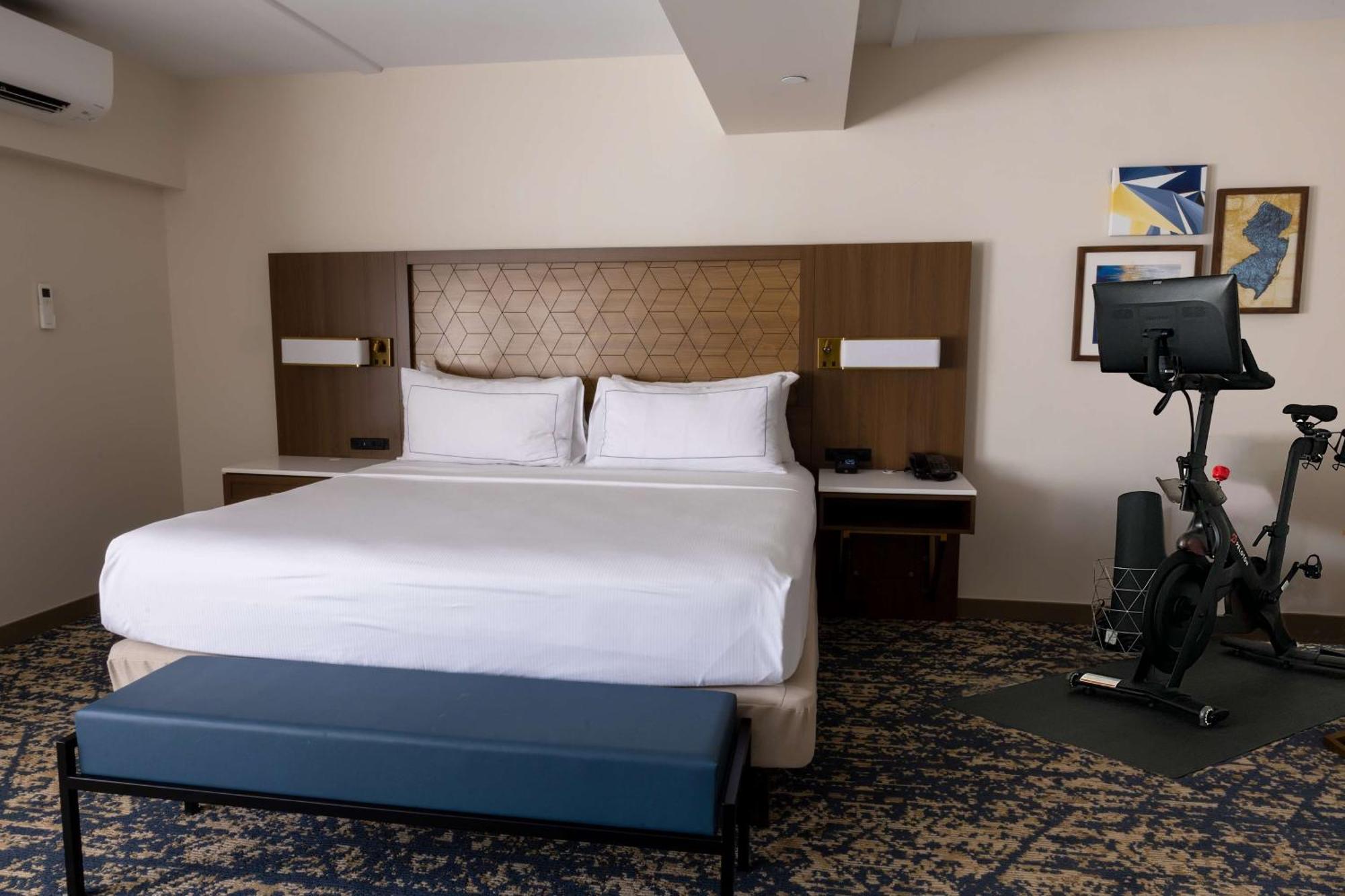 Doubletree By Hilton Tinton Falls-Итънтаун Екстериор снимка